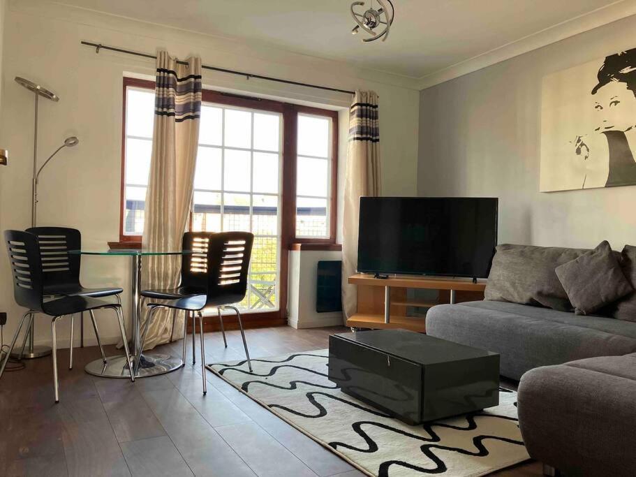 My Waterfront Apartment, Views Over Water Of Leith เอดินบะระ ภายนอก รูปภาพ