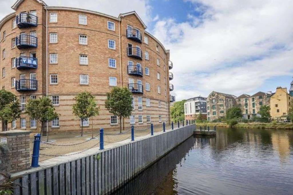 My Waterfront Apartment, Views Over Water Of Leith เอดินบะระ ภายนอก รูปภาพ