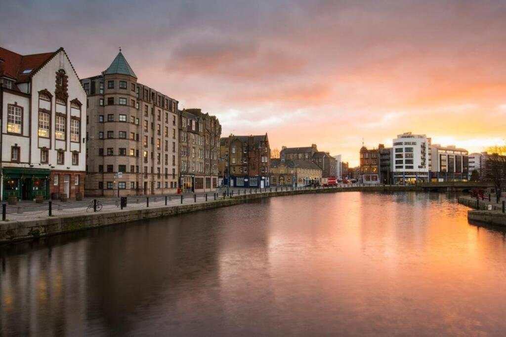 My Waterfront Apartment, Views Over Water Of Leith เอดินบะระ ภายนอก รูปภาพ